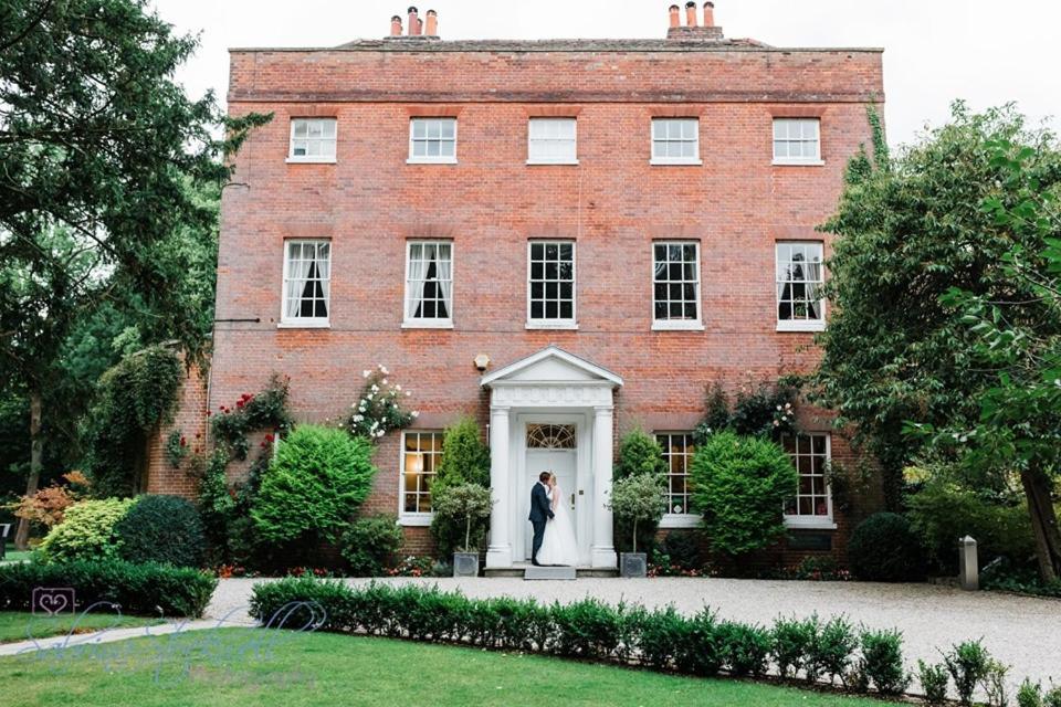 Hostal Mulberry House Ongar Exterior foto